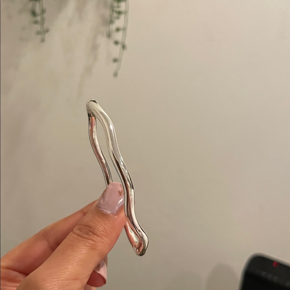 House of Harlow polished Silver Wavy Bangle Bracelet - Picture 3 of 5